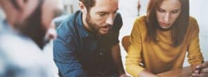 Construir melhores estratégias de comunicação: transforme as suas reuniões híbridas com o parceiro tecnológico certo
