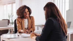 Transformar a experiência dos clientes e funcionários do sector bancário com a Mitel