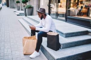 Como entrar no futuro através da implementação de uma experiência de compras híbrida
